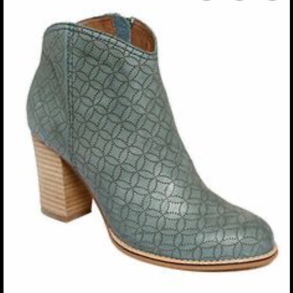 Fossil Shoes - Fossil Leather Ankle Boot Booties sage block heel